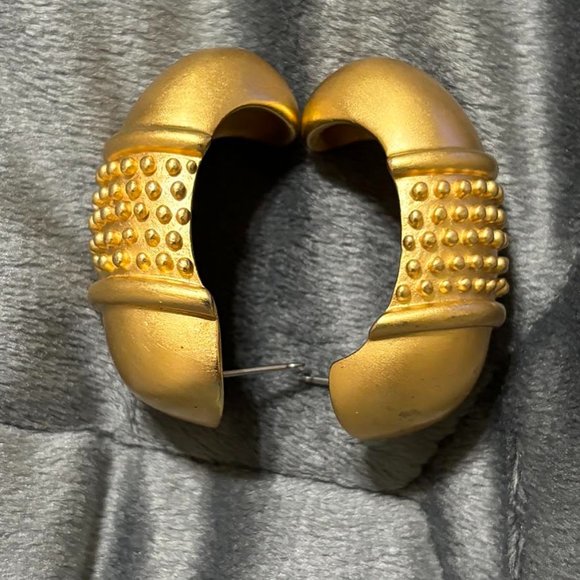 Liz Claiborne Matte Gold Tone Earrings Vintage Pierced Signed - Picture 8 of 8